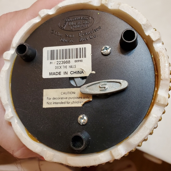 🥳 Host Pick 🥳 Vintage SF Music Box Christmas Kitten Snow Globe - Picture 2 of 5